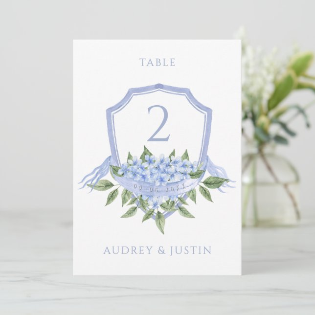 Carte de table Mariage Blue Hydrangea Crest (Debout devant)