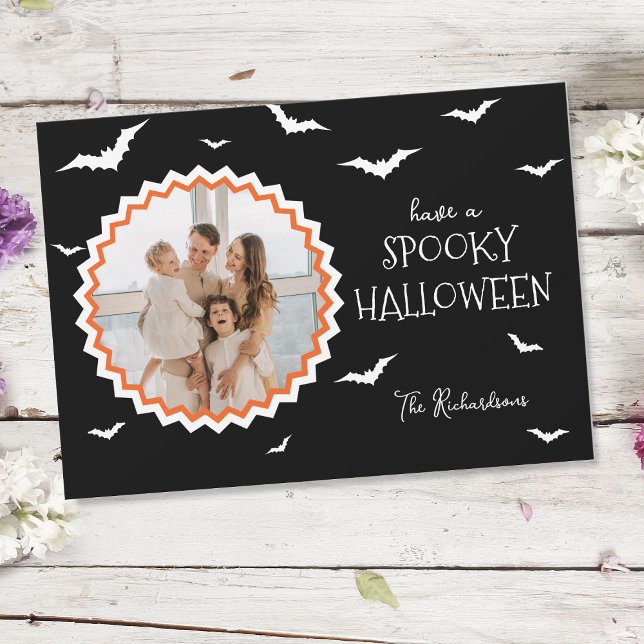 Carte de vacances de Halloween à cadre noir unique (Halloween's magic comes to life in shades of joy with this custom photo holiday card!)