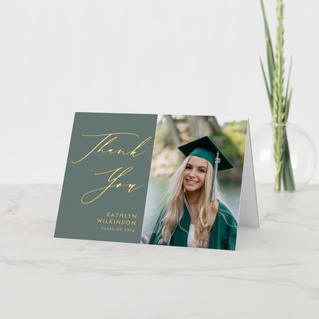 Carte De Vacances Métallisée Sage Green Elegant Script Graduation Merci (Recto)