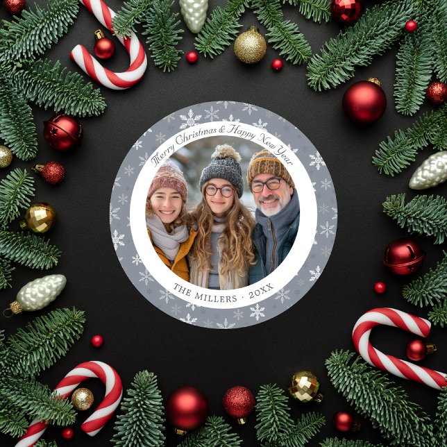 Carte de vacances moderne Gris et Blanc Snowflics (Modern Grey and White Snowflakes Holiday Card)