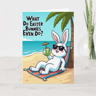 Carte de vacances relaxante de lapin sur la plage