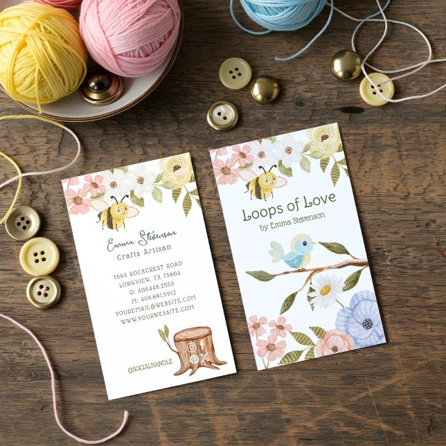 Carte De Visite Abeille et oiseaux floraux mignons en bois (Cute Woodland Knitted Bee & Bird Floral Crafters Business Card)