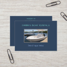 Bateaux blancs dans la marina location de bateau