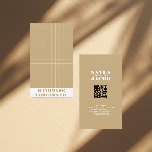 Carte De Visite Brown moderne Tone Terre À damiers Motif QR Code (Créateur téléchargé)