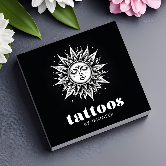 Carte De Visite Carré Artiste de tatouage moderne noir & blanc QR Code (Créateur téléchargé)