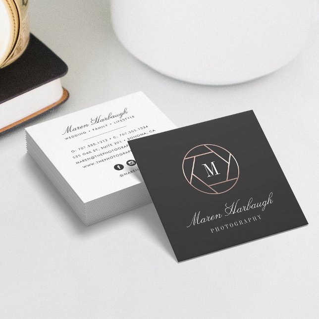 Carte De Visite Carré Chic Faux Rose Photographe Or Monogramme Logo (Créateur téléchargé)