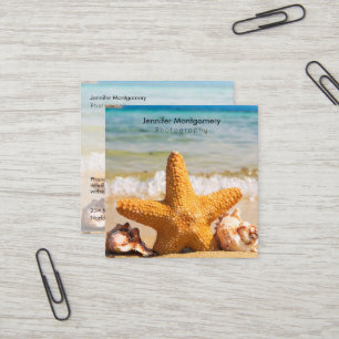 Carte De Visite Carré Poisson étoilé et coquillages sur la plage