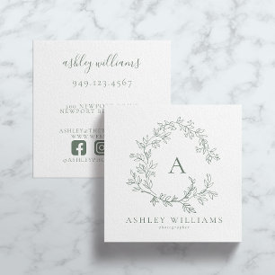 Carte De Visite Carré Sage Green Monogramme Floral Crest Professionnel