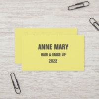 Cheveux gris jaune et maquillage moderne 2022