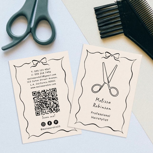 Carte De Visite Ciseaux Beige de Coiffeur Moderne Code QR Coquette (Créateur téléchargé)