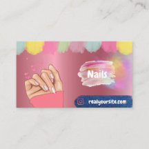 Clous main sur un arrière - plan rose