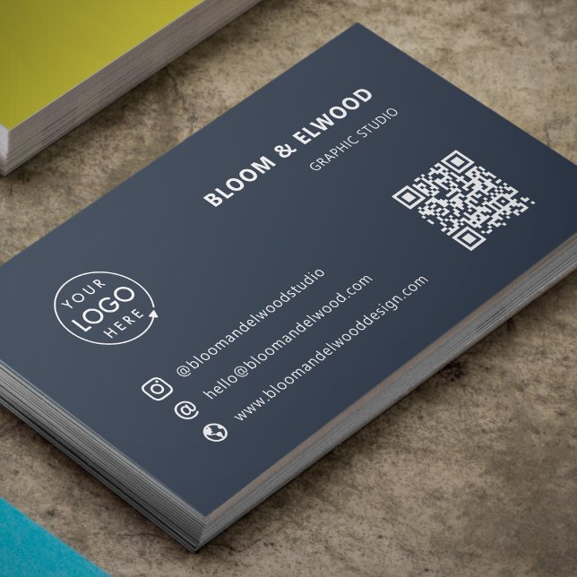 Carte De Visite Code QR Simple Moderne Minimal Marine Logo bleu (Modern minimalist logo business card by Guava - clean, professional, and fully customizable)