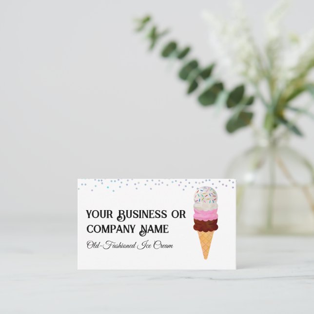 Carte De Visite Cône de crème glacée napolitaine avec arroses (Debout devant)