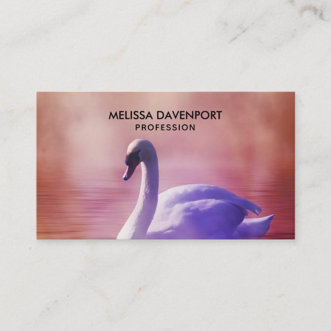 Carte De Visite Cygne blanc flottant sur un lac brumeux (Devant)