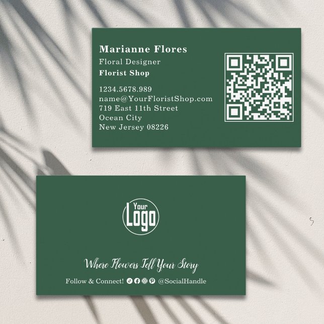 Carte de visite de fleuriste blanc et vert scannab (Scannable Green and White Florist Business Card, Landscape, QR code, Logo)