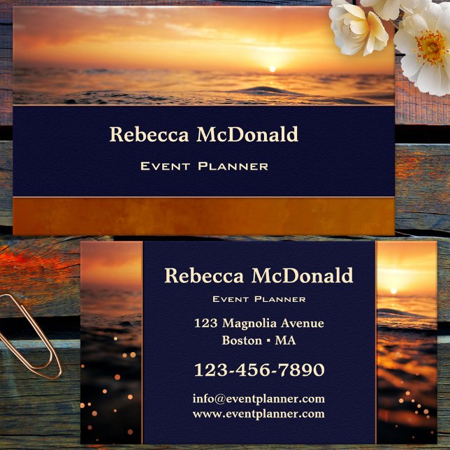 Carte de visite de l'organisateur d'événements de  (Business card featuring a sunset at the ocean with light sparkles - event planner or wedding planner)