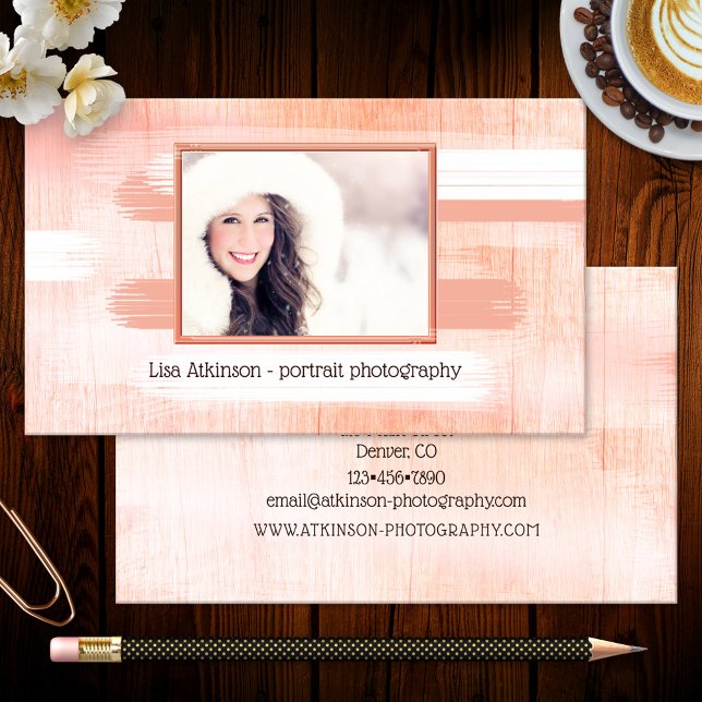 Carte de visite de photographe en bois peint de co (Business card template featuring your own photo framed by a modern wood design with painted stripes)