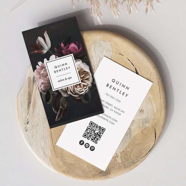 Carte De Visite Elégant Bouquet floral foncé | Code QR vertical (Créateur téléchargé)