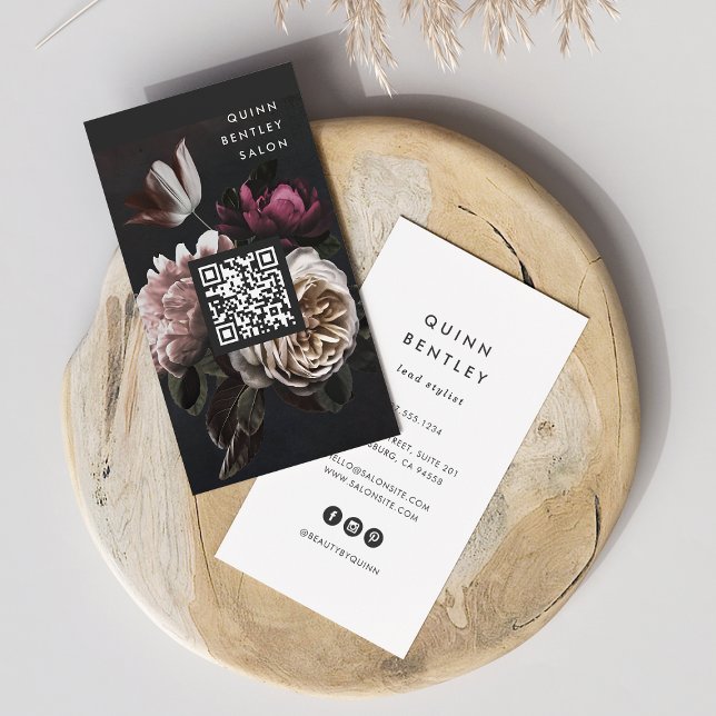 Carte De Visite Elégant Bouquet floral foncé | Code QR vertical (Créateur téléchargé)