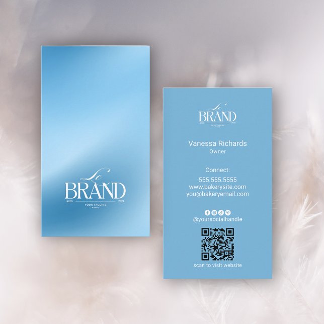 Carte De Visite Elegant Cool Icy Blue Smooth Gradient QR Code Logo (Créateur téléchargé)