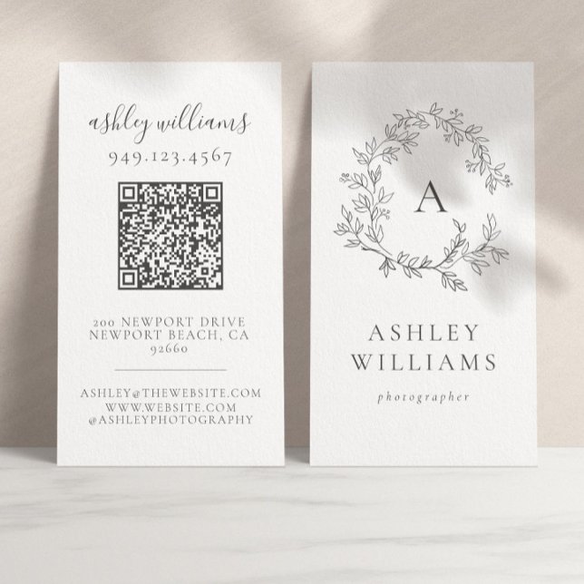 Carte De Visite Élégant Gray Monogramme QR Code Floral Crest (Créateur téléchargé)