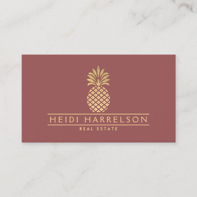 Carte De Visite Élégant logo d'ananas doré sur Dusky Red (Devant)