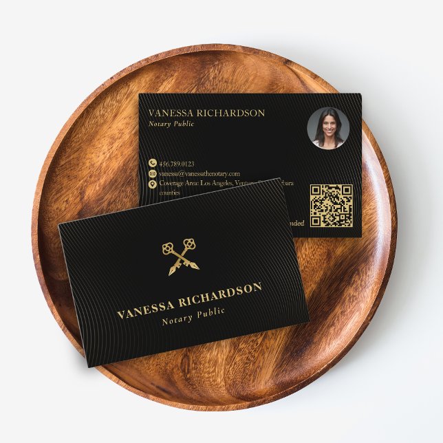 Carte De Visite Elégante Black & Gold Skeleton Key Notaire QR Phot (Créateur téléchargé)