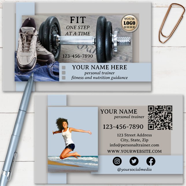 Carte De Visite Forfait de santé (Modern fitness or personal trainer business card with QR code, logo and social media icons)