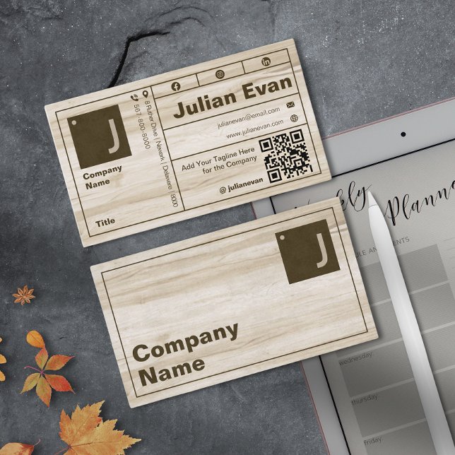 Carte De Visite Grains de bois moderne Typographie audacieuse Mono (Modern Wood Grain Bold Typography Monogram QR Code Business Card)