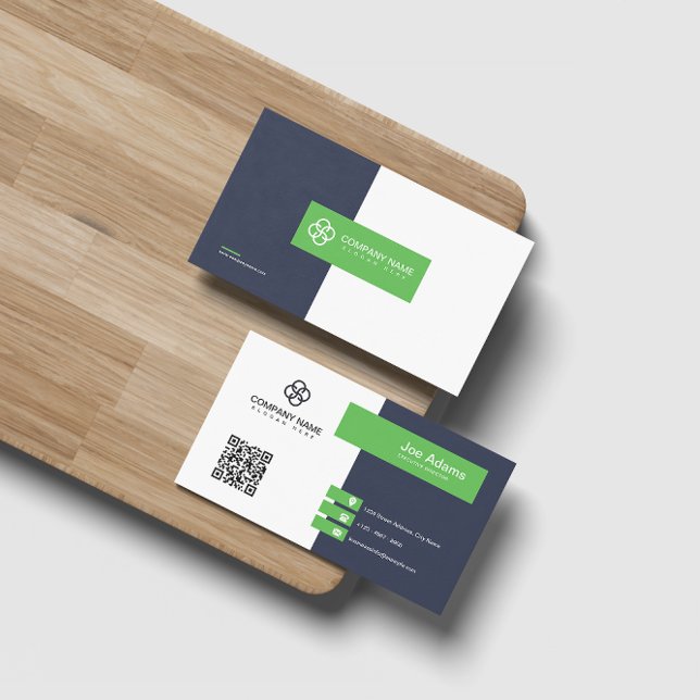 Carte De Visite Green Modern Simple Professional Code QR Scannable (Créateur téléchargé)