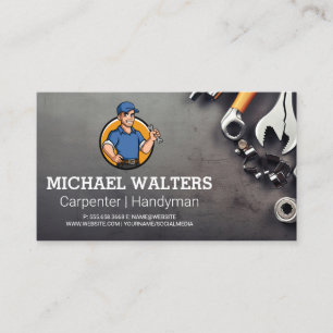 Carte De Visite Handyman tenant une clé   Outils sur la table