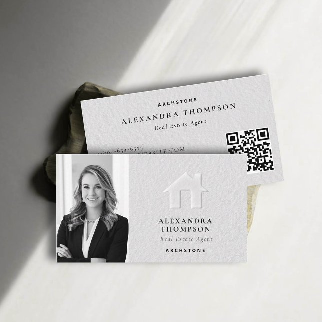 Carte De Visite Immobilier Faux Embossés Noir Blanc Simple Photo (real estate professional business card photo qr code black white classy elegant faux embossed luxury)