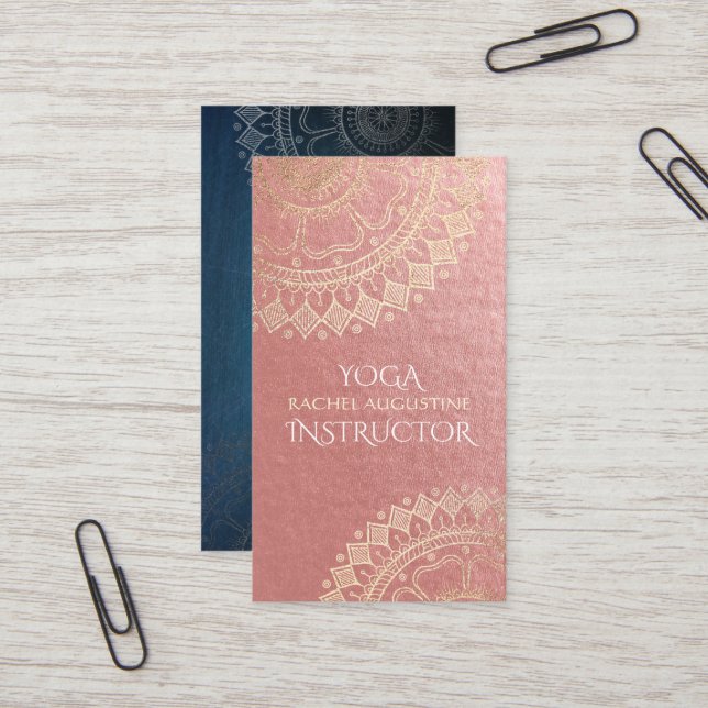 Carte De Visite Instructeur de méditation Yoga Pink Gold Foil Mand (Devant/Arrière en situation)