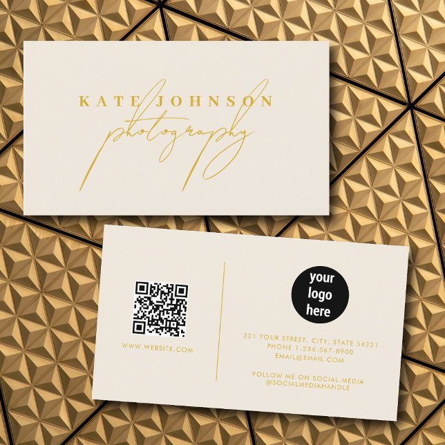 Carte De Visite Ivory Gold Signature Script QR Code Médias sociaux (Ivory Gold Signature Script QR Code Social Media Business Card)