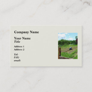 Carte De Visite Jardin de plantation de femmes près de Barn