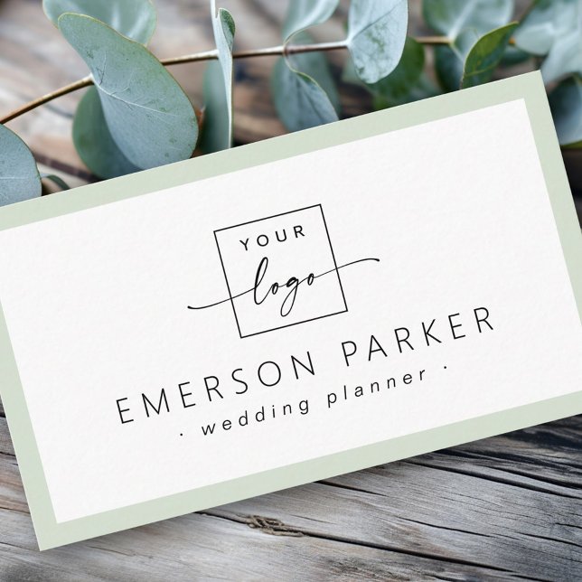 Carte De Visite Léger vert bordure blanc minimo (Light sage green border white minimalist logo business card)