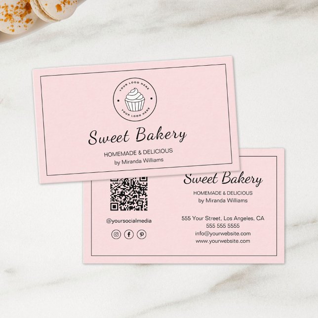 Carte De Visite Logo de boulangerie moderne QR Les icônes des médi (Modern Bakery Logo QR Social Media Icons Pink Business Card)