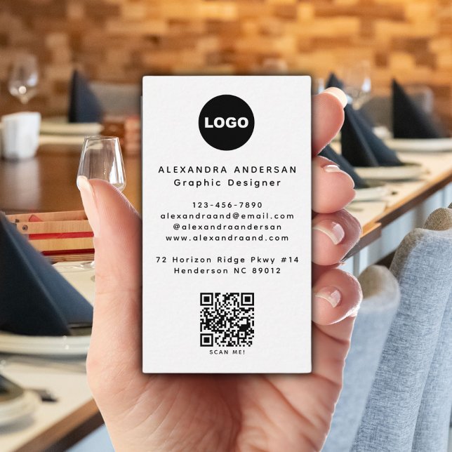 Carte De Visite Logo de code QR noir moderne professionnel (Modern Black White QR Code Logo Professional Business Card)