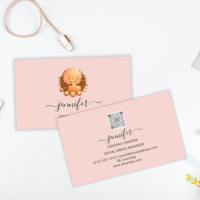 Carte De Visite Logo du créateur de contenu de Social Media Manage (Social Media Manager Content Creator Logo QR Pink Business Card)