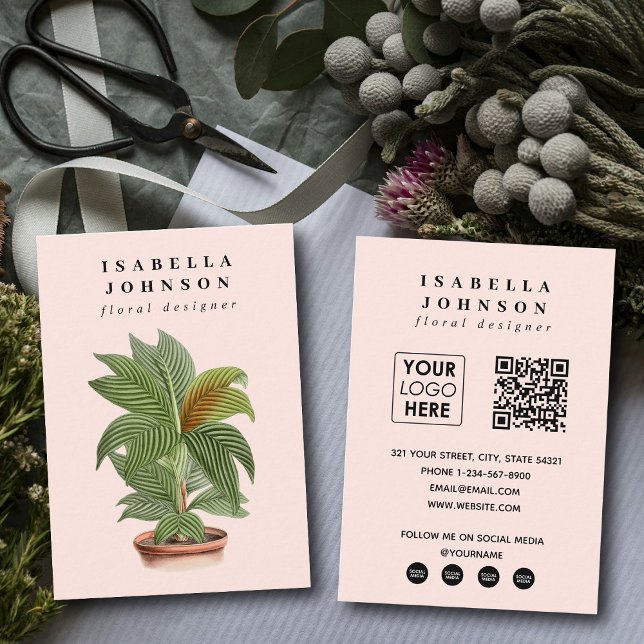 Carte De Visite Logo fleuriste moderne Pink QR Code Médias sociaux (Modern Florist Logo Pink QR Code Social Media Business Card)