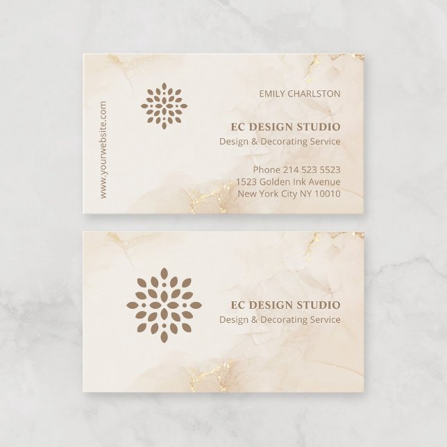 Carte De Visite Logo moderne élégant sur l'encre dorée Beige Aquar (Modern elegant business card template with logo on luxury gold beige watercolor marbled background. )