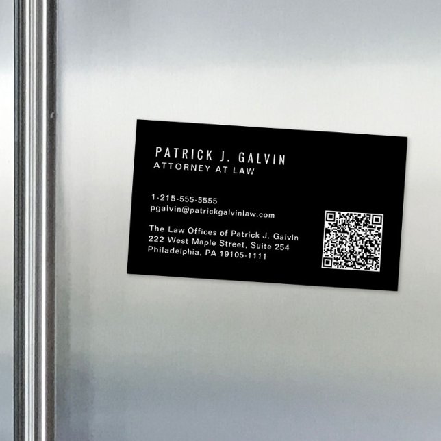 Carte De Visite Magnétique Code QR professionnel minimal noir (Capture attention, make connections, and leave a lasting impression with our QR business card magnet)