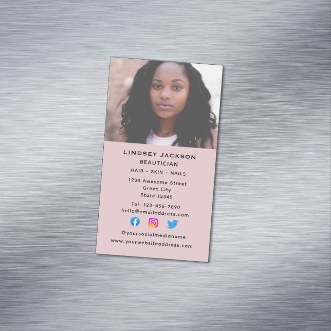 Carte De Visite Magnétique Médias sociaux Beauticier Cosmetologue Vertical (In Situ)