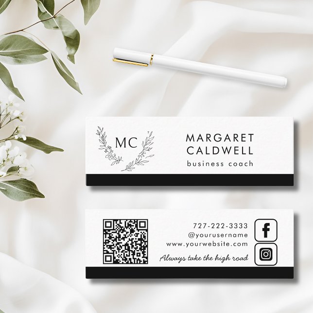 Carte De Visite Mini Couronne de monogramme noir et blanc (Black and White Monogram Wreath Mini Business Card with Social Media and QR Code)