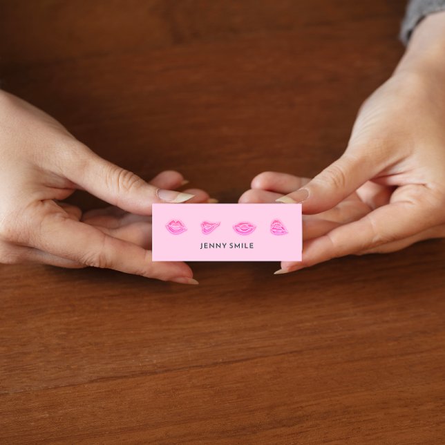 Carte De Visite Mini Maquillage Artiste Lèvres Injecteur Cosmétique Inj (Makeup Artist Lips Nurse Cosmetic Injector Qr Code Mini Business Card)