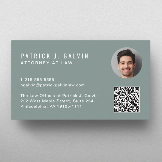 Carte De Visite Minimum professionnel QR Code photo vert (Capture attention, make connections, and leave a lasting impression with our modern QR business card)