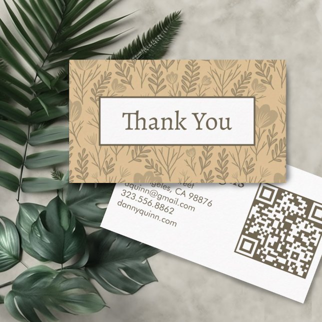 Carte De Visite Modèle floral Elégant Merci de l'ordre botanique (Neutral tan colored floral pattern on this custom thank you business card with QR code)