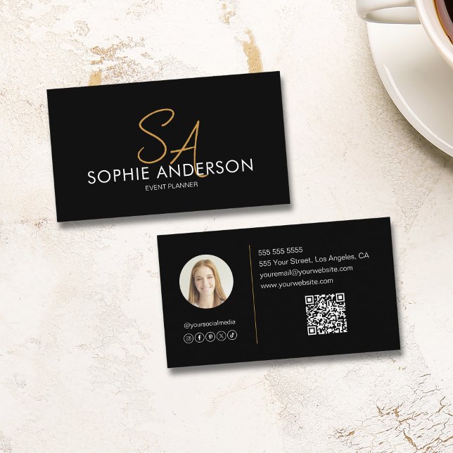 Carte De Visite Monogramme moderne photo QR Black Gold (Modern Elegant Monogram Photo QR Black Gold Business Card)