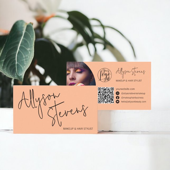 Carte De Visite Nom moderne bold script maquillage cheveux logo qr (Modern name bold script makeup hair logo qr peach business card)