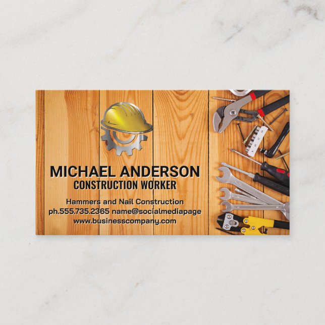Carte De Visite Outils main sur table en bois | Logo de constructi (Devant)